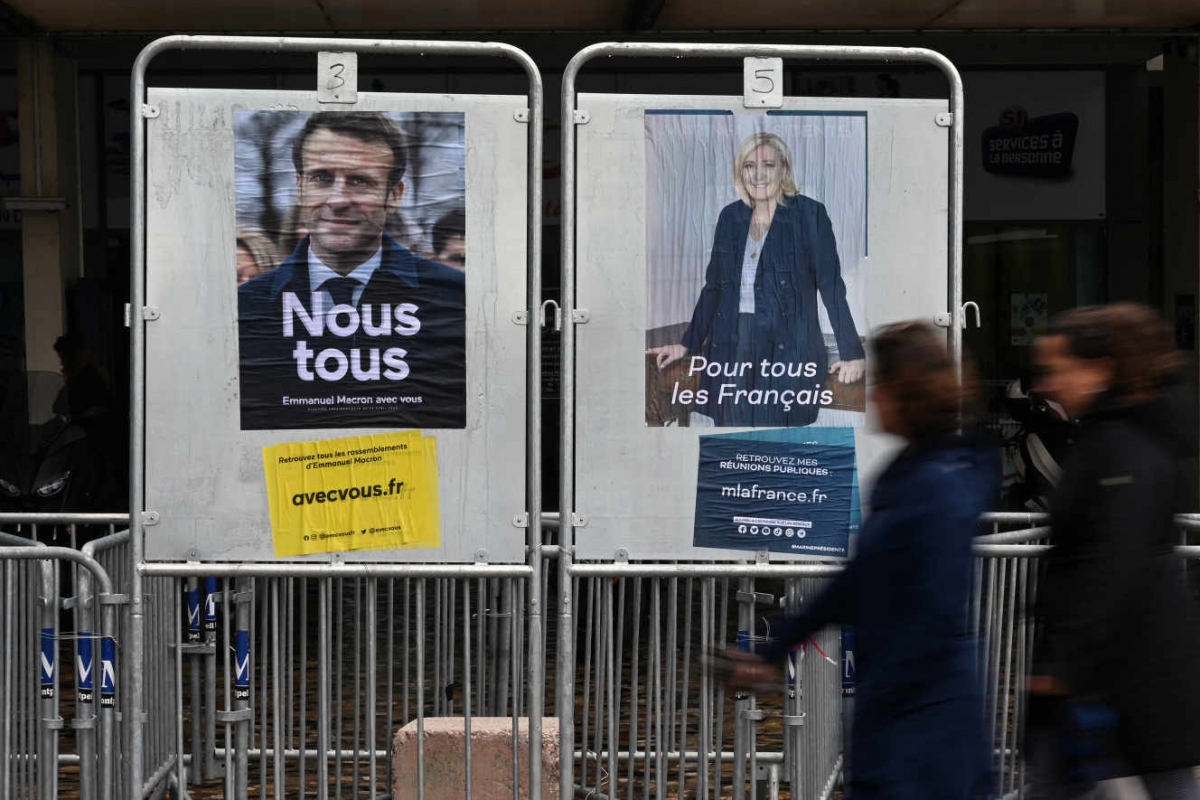 Bầu cử tổng thống Pháp: Ông Macron duy trì cách biệt an toàn với bà Le Pen